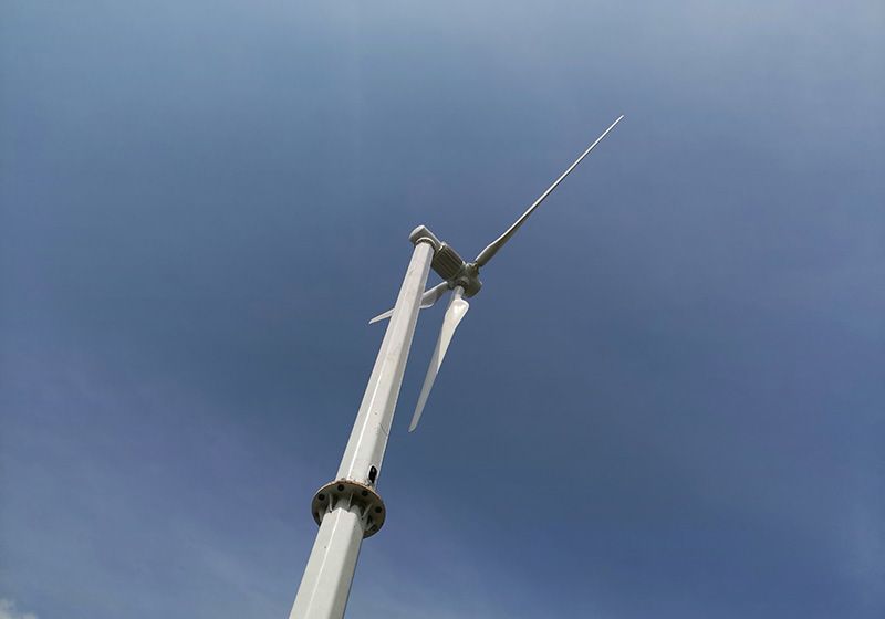 小型家用光伏板和小型風(fēng)力發(fā)電機(jī)能同時(shí)連接電池嗎？